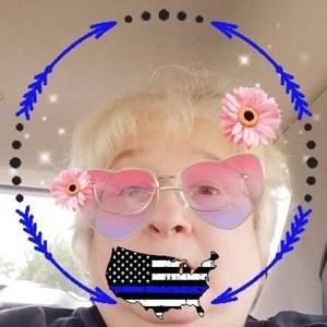 Meet your Posher, Lora